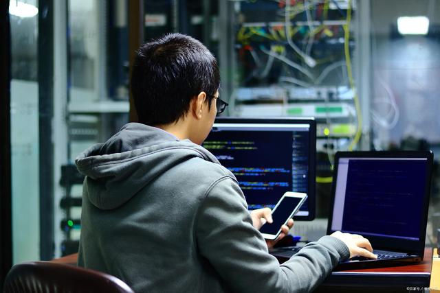 計算機編程前景與十大高薪專業探析 大廠裁員潮下的未來之路